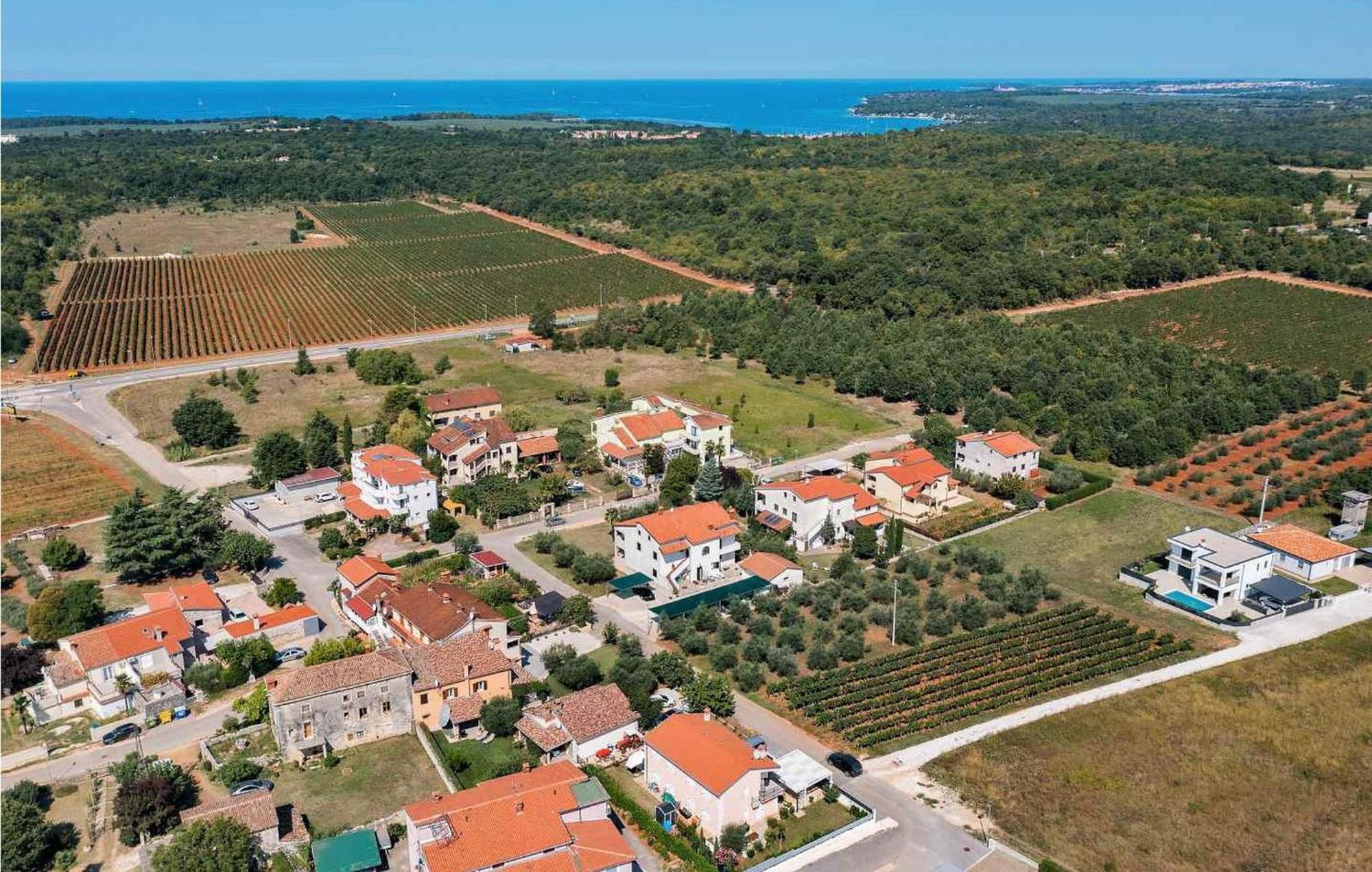 Nonina Hiza Porec